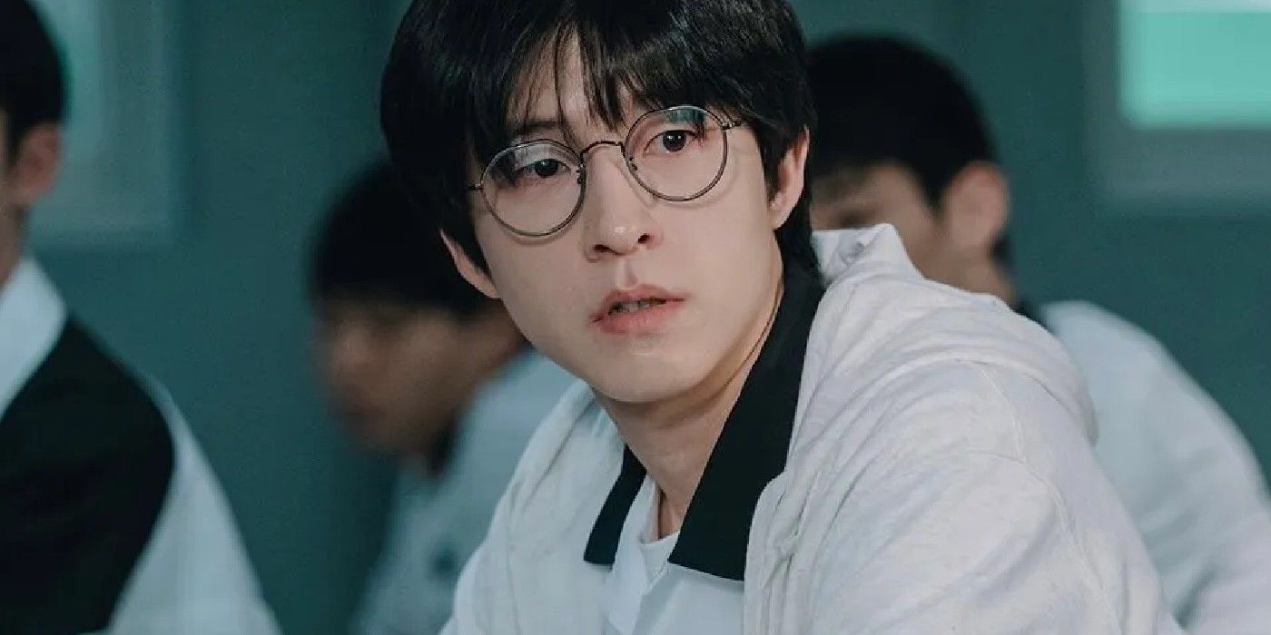 Hong Kyung in Weak Hero Class 1
