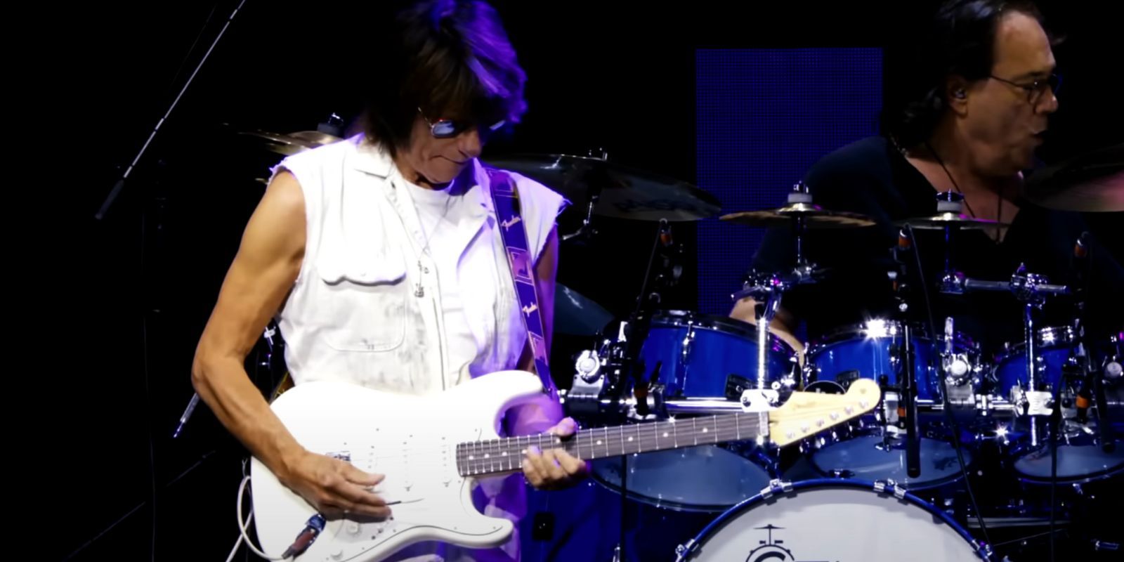Jeff Beck playing a white stratocaster in the Caroline No music video