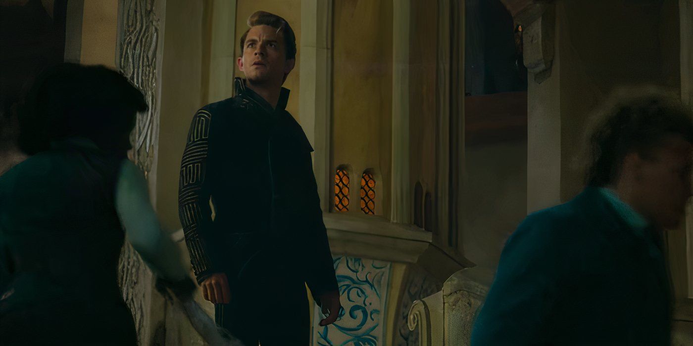 Jonathan Bailey as Fiyero Tigelaar looking to the skies during the Defying Gravity finale