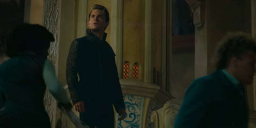 Jonathan Bailey as Fiyero Tigelaar looking to the skies during the Defying Gravity finale