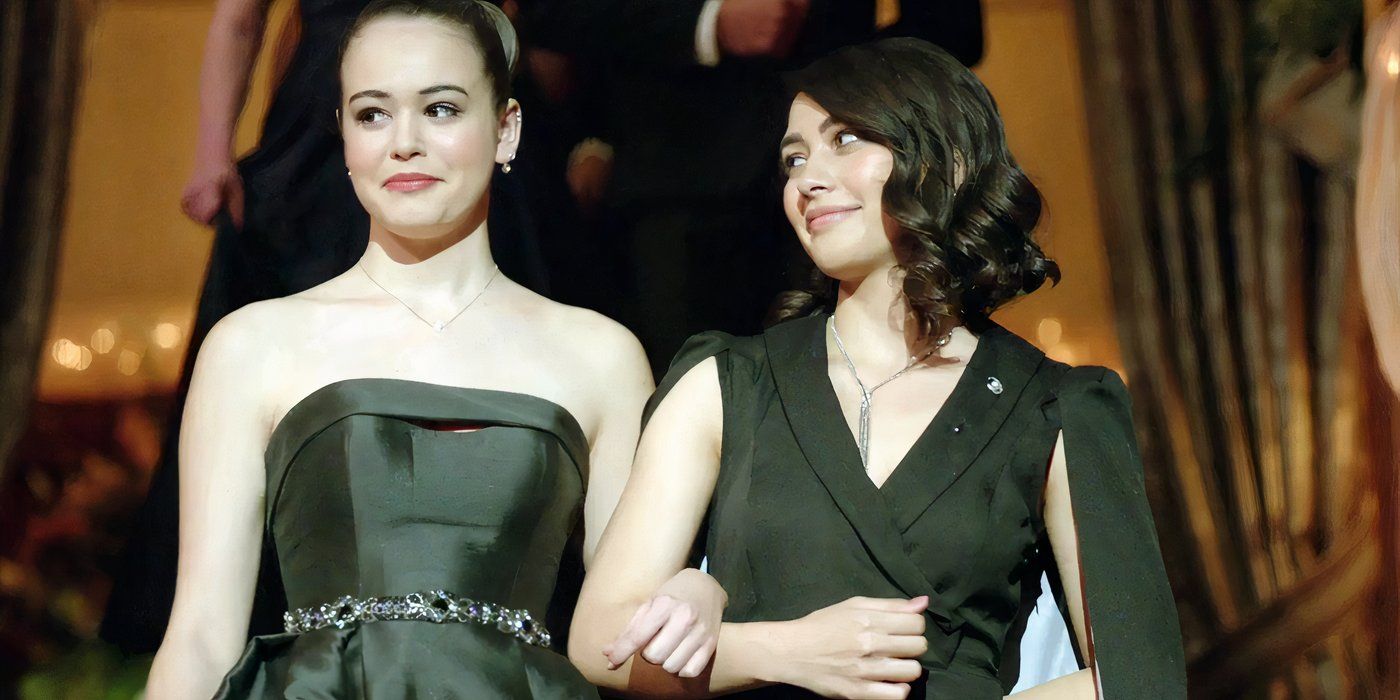 Josie and Penelope arm in arm in legacies
