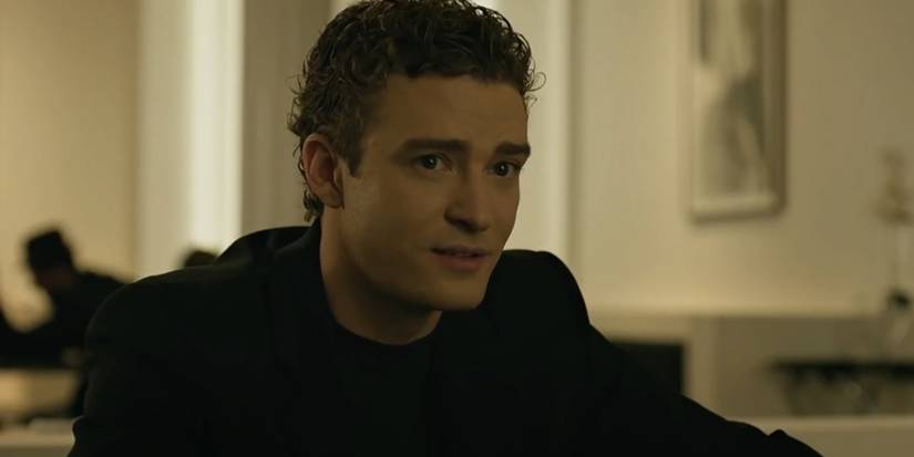 Justin Timberlake as Sean Parker smiling slightly in The Social Network