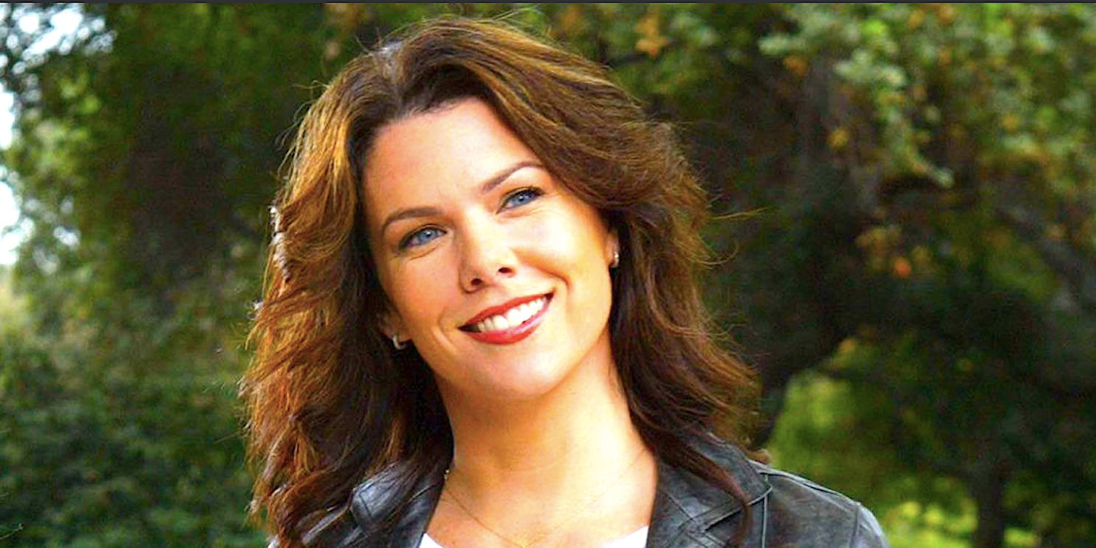 Lauren Graham&rsquo;s Lorelai smiles in Gilmore Girls