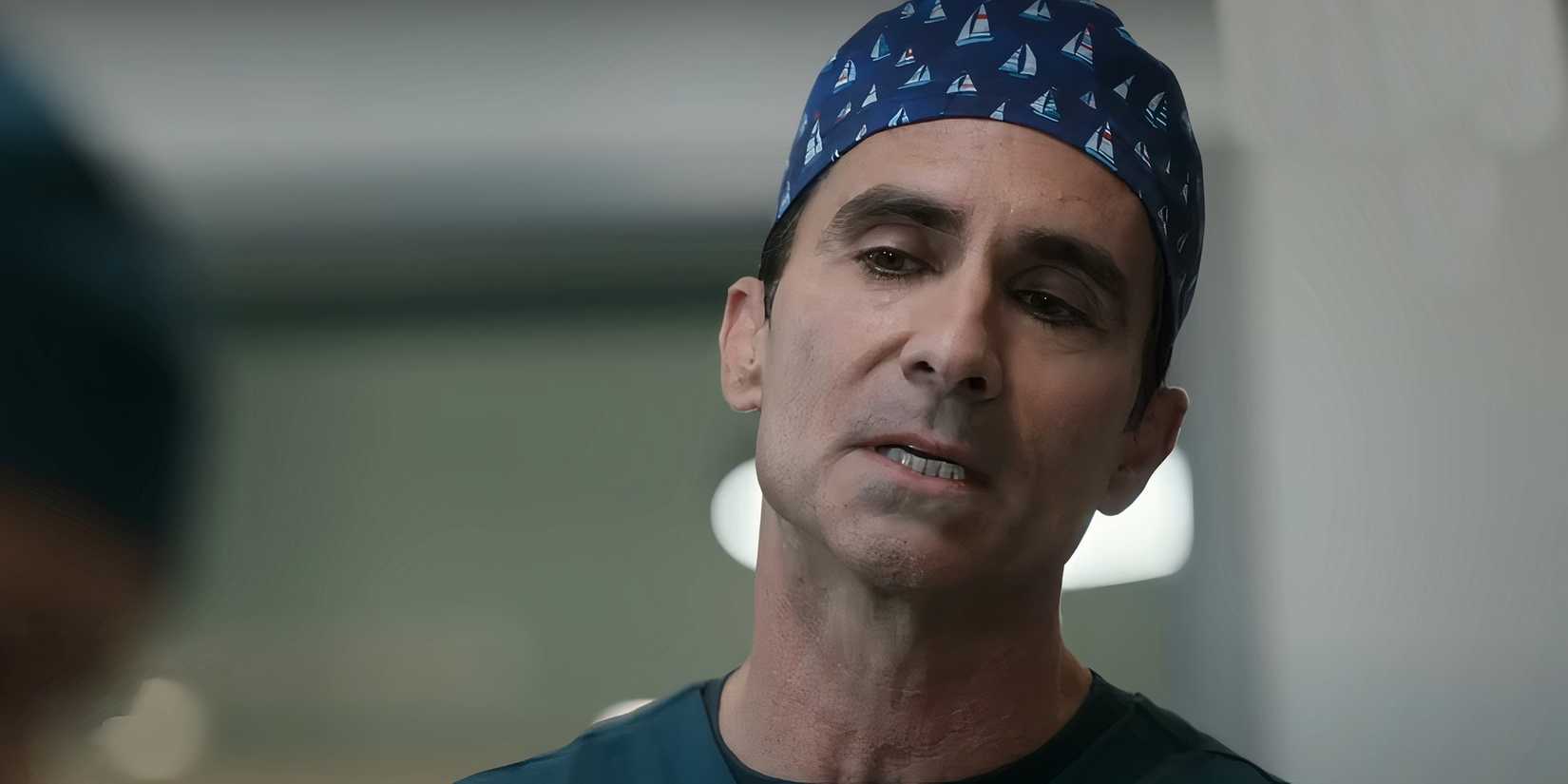 Néstor Carbonell speaking to someone on Pulse