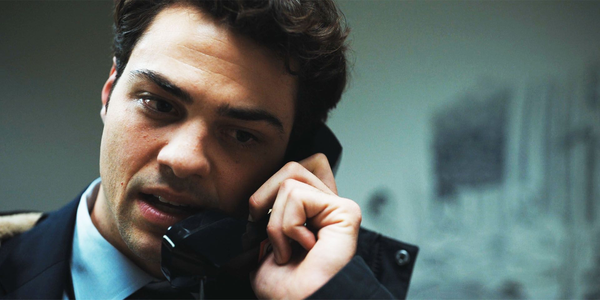 Noah Centineo as Owen in The Recruit season 2, episode 2, talking to someone on the phone