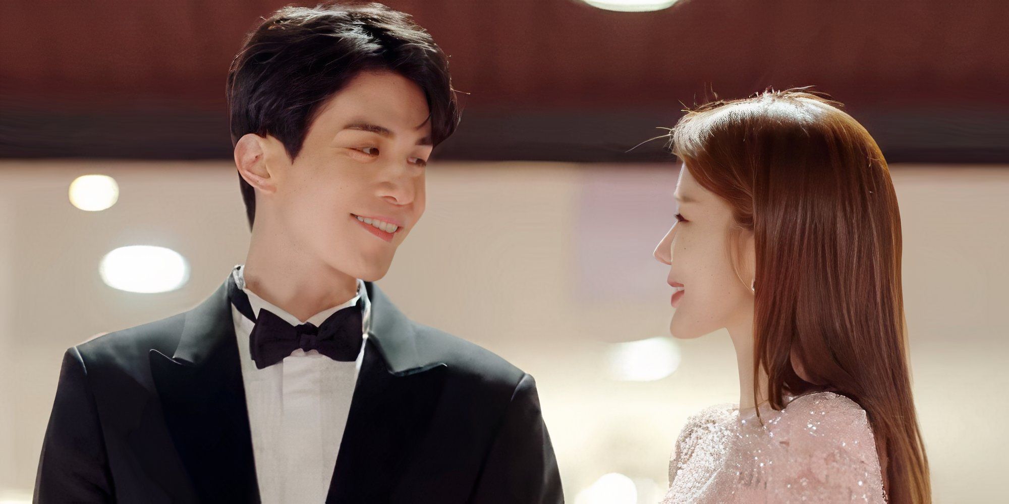 Oh Jin-shim (Yoo In-na) and Kwon Jung-rok (Lee Dong-wook) smiling at each other in Touch Your Heart