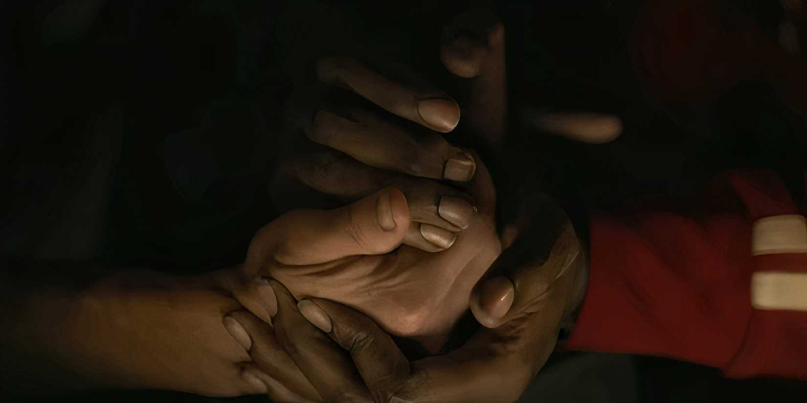 Ray and Manny holding hands in Dope Thief