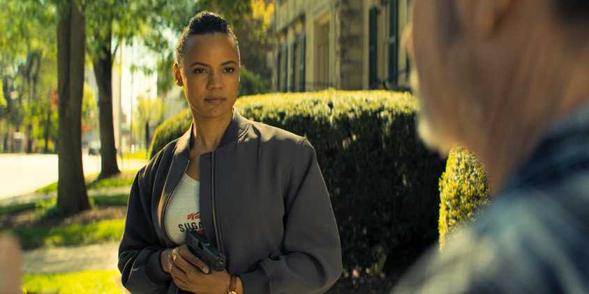 Frances Neagley (Maria Sten) discreetly pointing a gun in Reacher Season 3 Ep 7