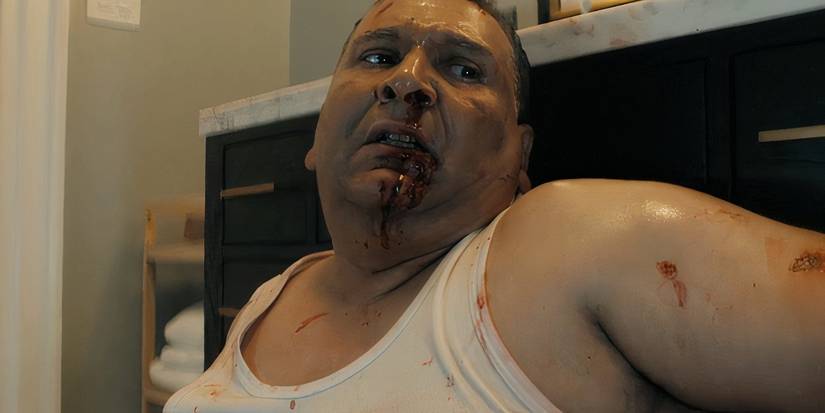 Roberto Montesinos as Villanueva in Reacher covered in blood.