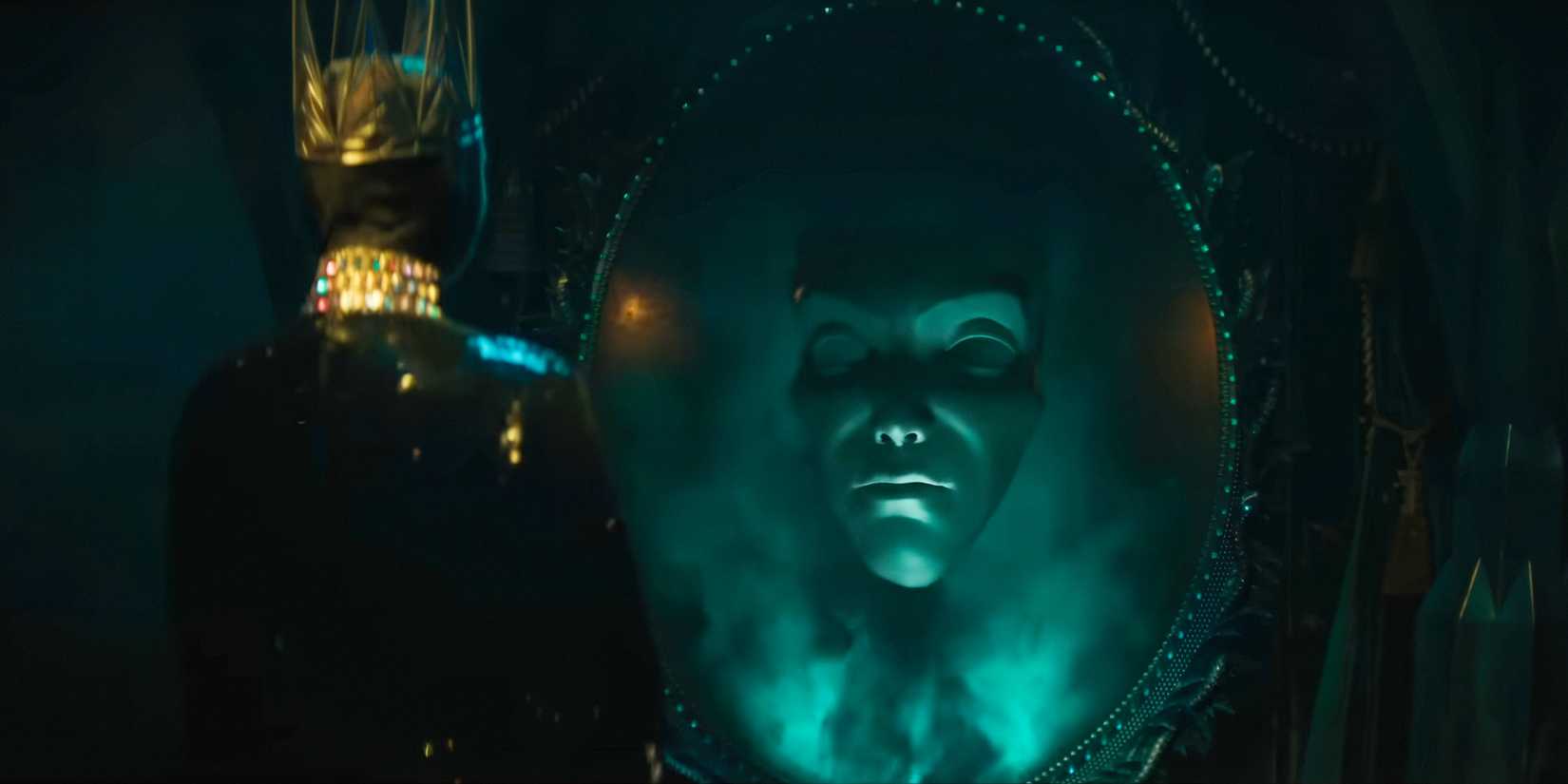 Evil Queen (Gal Gadot) talking to the Magic Mirror in Snow White (2025)