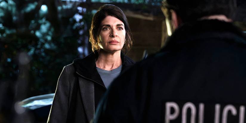 Soledad Villamil as Ema talking to the police in Caught