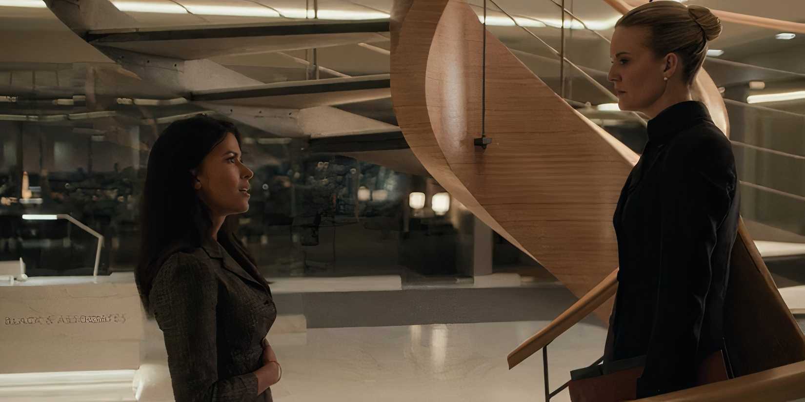 Sofia Pernas as Elizabeth Smith and Maggie Grace as Amanda Stevens in Suits LA