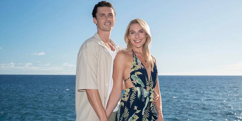 Tayler and Tyler cast photo Temptation Island season 9 at beach