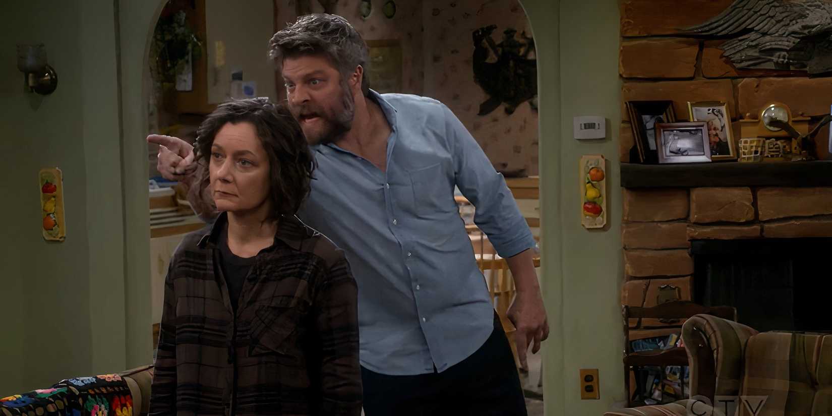 Sara Gilbert as Darlene and Jay R. Ferguson as Ben in The Conners
