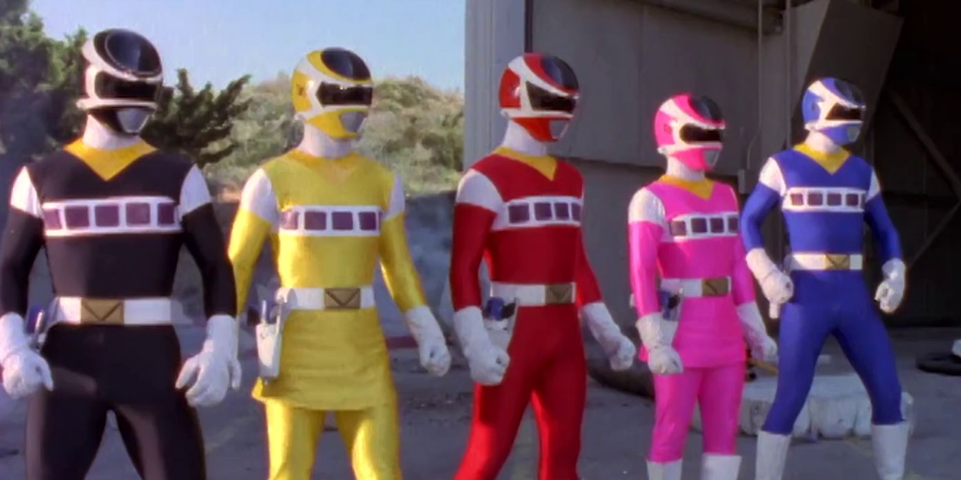 Power Rangers In Space cast in a line