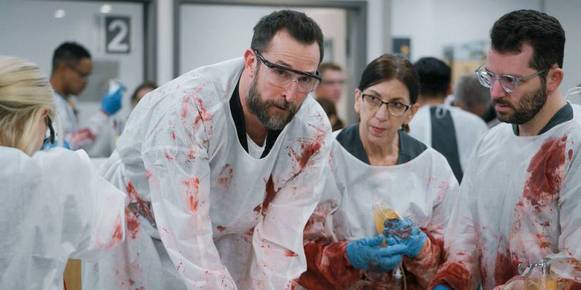 Dr. Robi (Noah Wyle) performing CPR on Leah to revive her in The Pitt Season 1 Ep 13