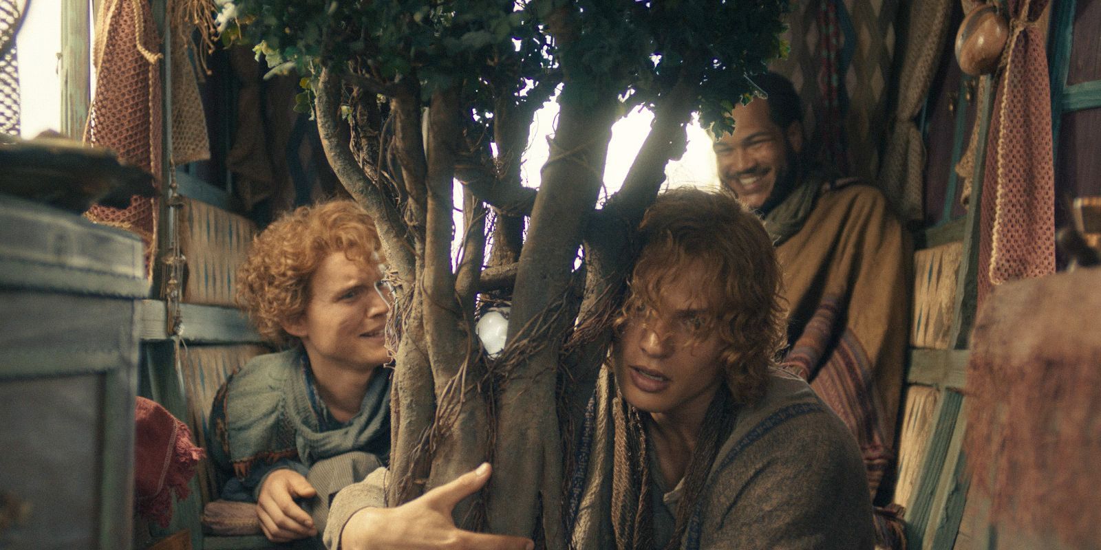Rand al&rsquo;Thor&rsquo;s ancestor embracing a tree, accompanied by their friends in The Wheel of Time Season 3 Ep 4