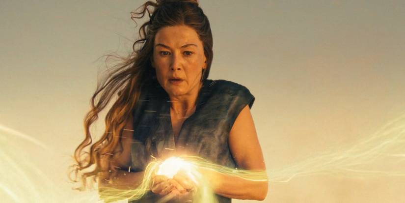 Moiraine Damodred (Rosamund Pike) casting magic in The Wheel of Time Season 3 Ep 5