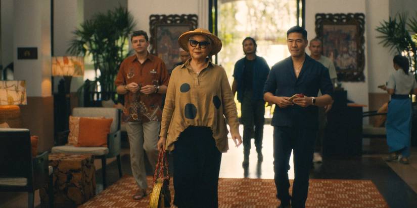 Sritala Hollinger (Patravadi Mejudhon) with her guards in The White Lotus Season 3 Ep 3