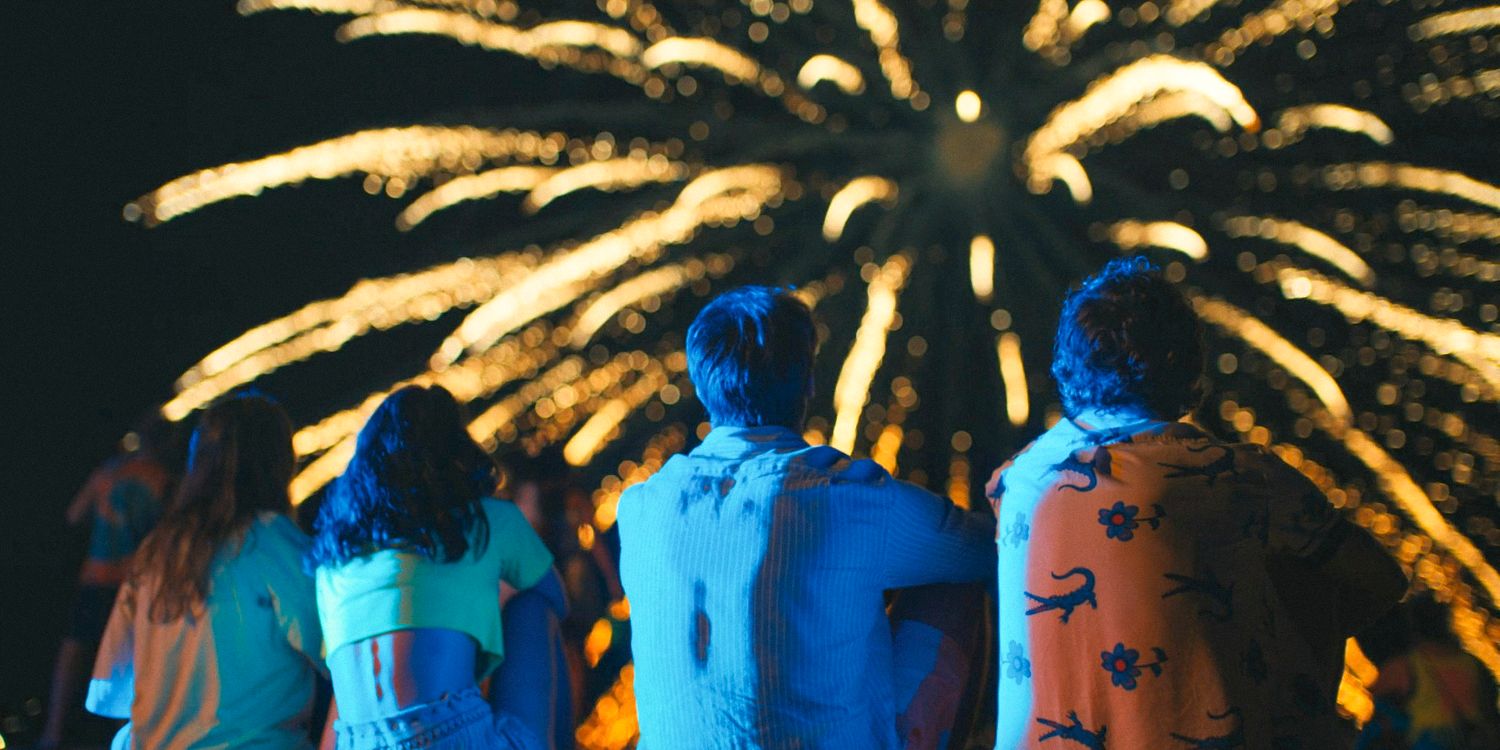 Chelsea, Chloe, Saxon and Lochlan enjoying the fireworks in The White Lotus Season 3 Ep 5