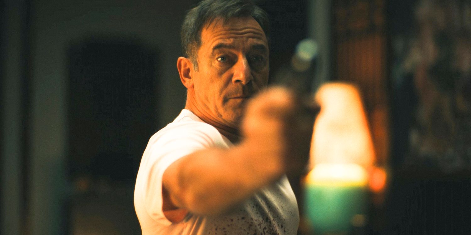 Timothy (Jason Isaacs) aiming a gun in The White Lotus Season 3 Ep 7