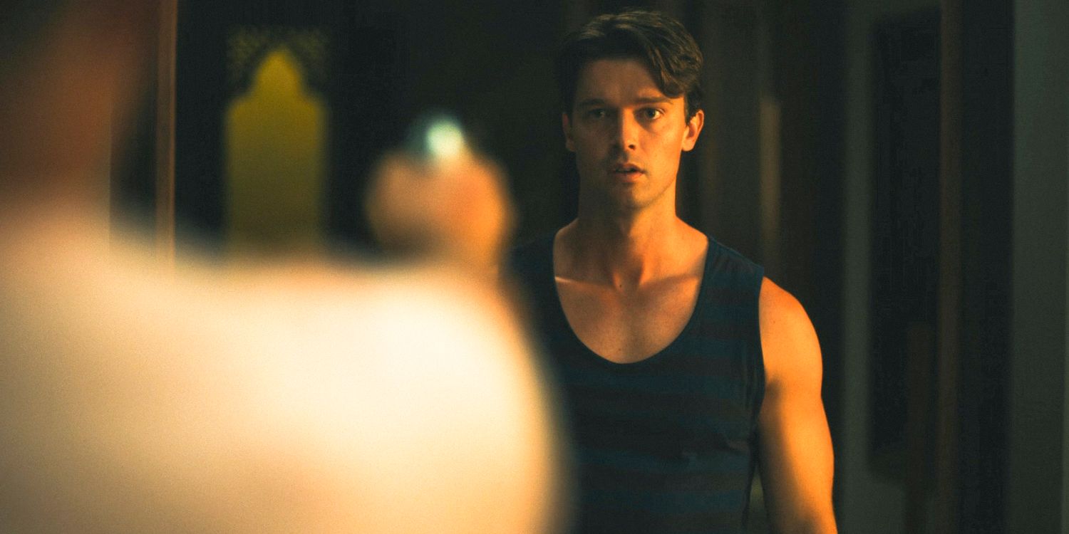 Timothy apuntando con una pistola a Saxon (Patrick Schwarzenegger) en la temporada 3 de Lotus White Ep 7