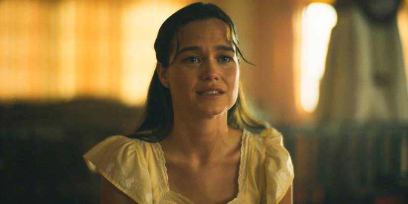 Piper (Sarah Catherine Hook) crying in The White Lotus Season 3 Episode 6