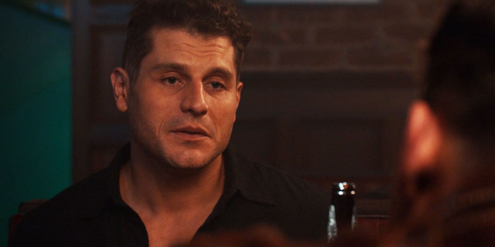 Tommy talking to Buck in 9-1-1