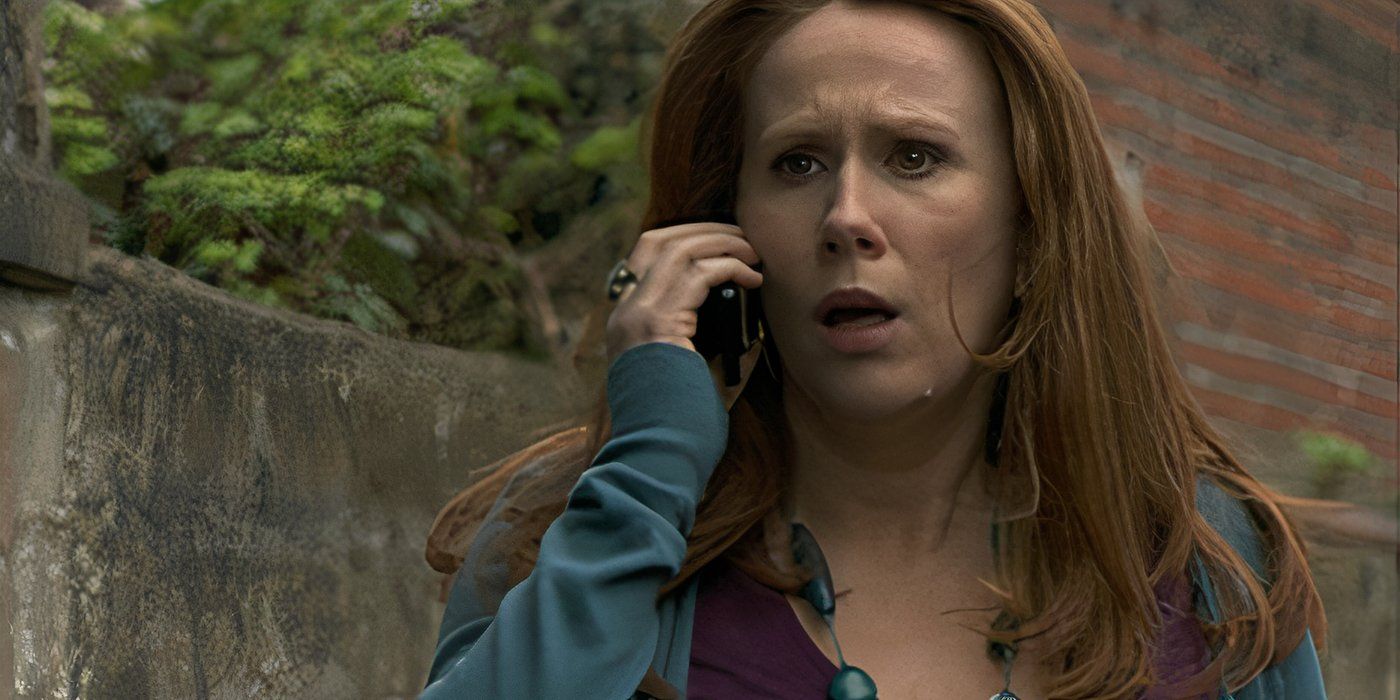 Catherine Tate as Donna Noble looking shocked on the phone in the Doctor Who episode "The End of Time Part 1."