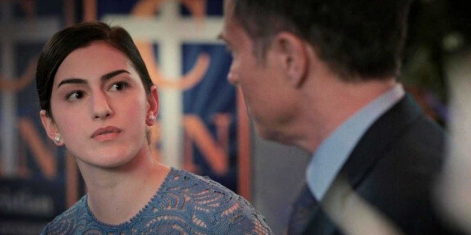 Lilli Kay as Ruby Bragg speaking to Tim Daly in Madam Secretary