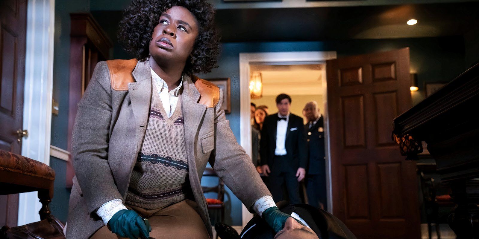 Uzo Aduba as Cordelia Cupp and Giancarlo Esposito as AB Wynter in The Residence