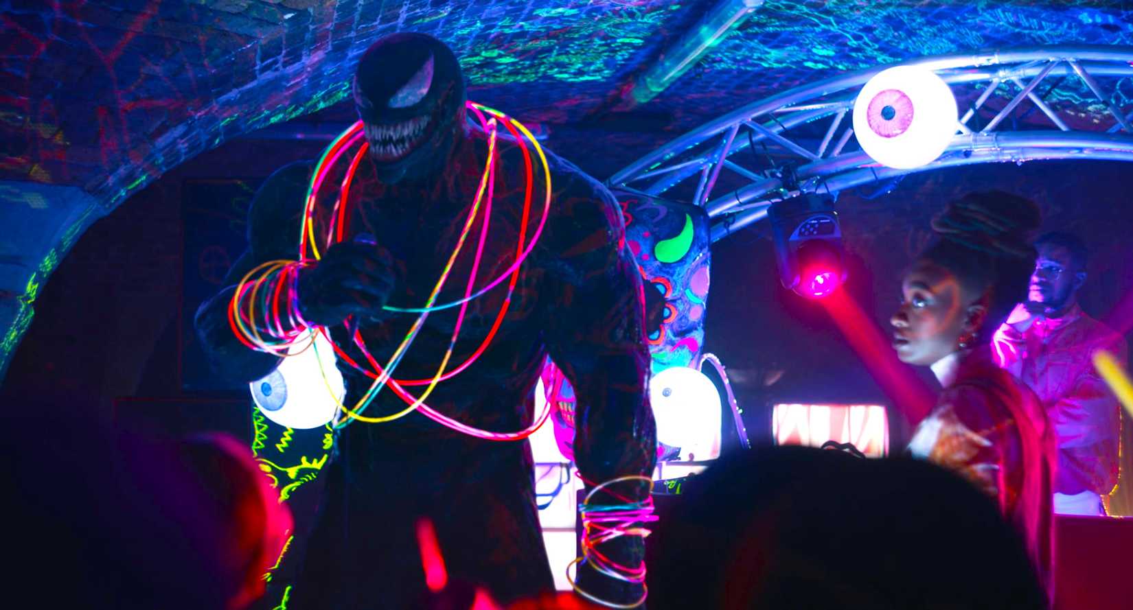 Venom at the club in Venom: Let There Be Carnage