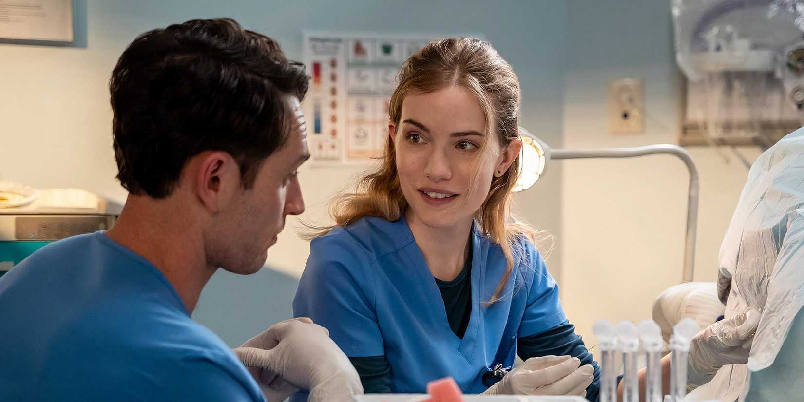 Willa Fitzgerald talking to someone in Pulse