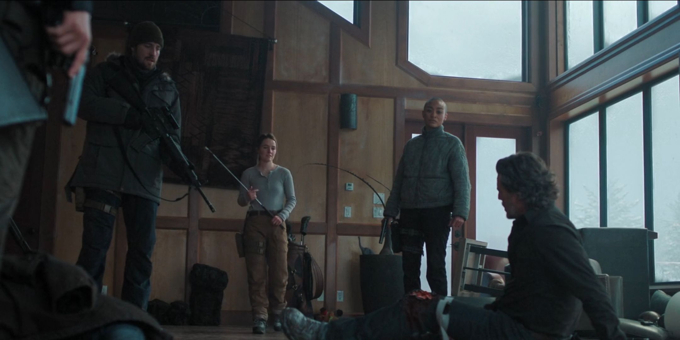 Abby with golf club in The Last of Us season 2 episode 2