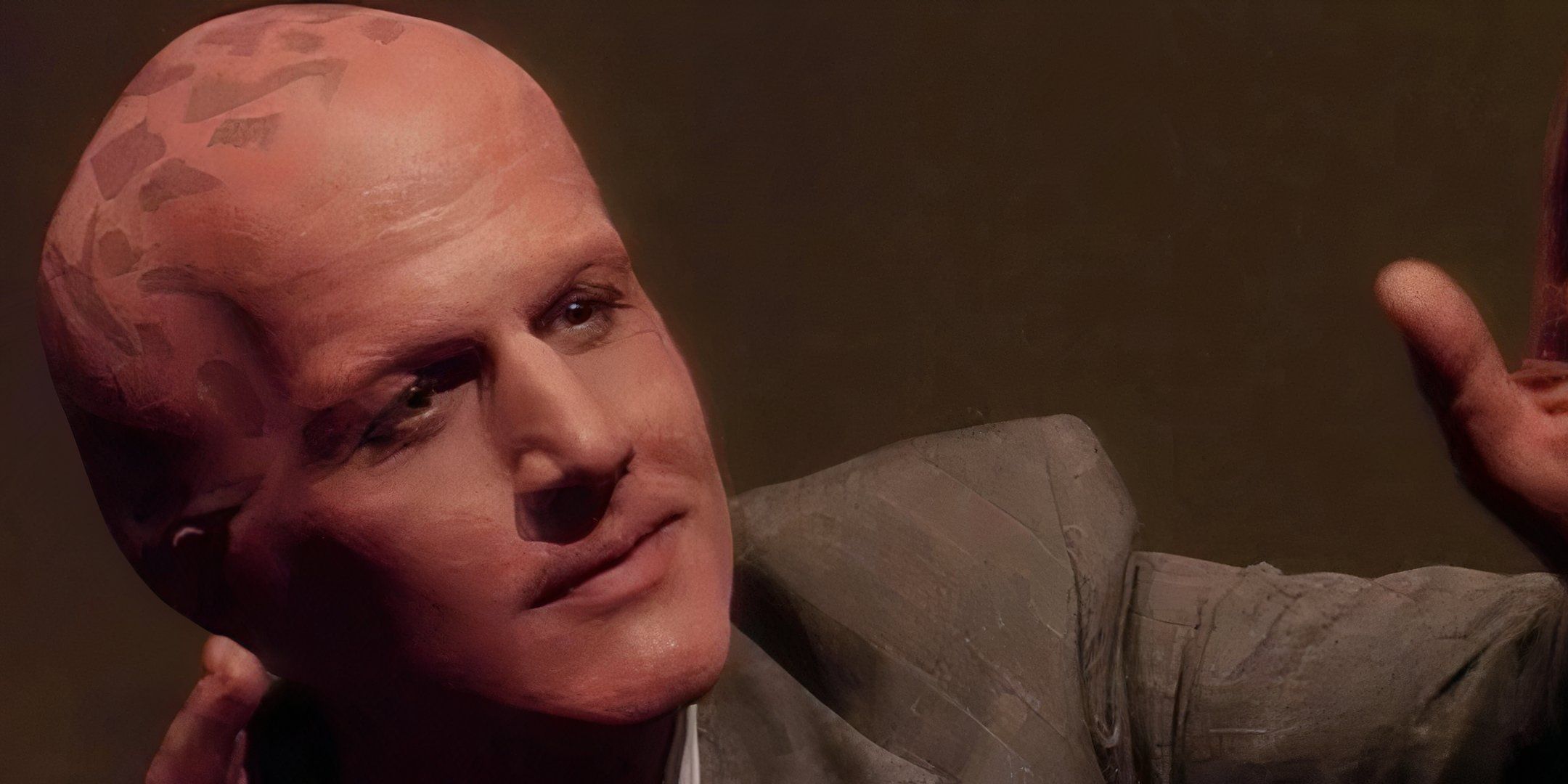 An alien in Alien Nation reaches his hands out. 