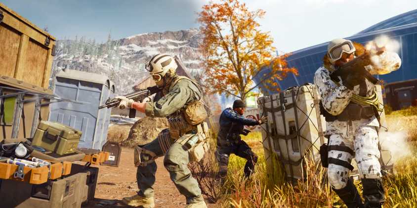 A Warzone player at a buy station back to back with another operator at a loadout drop in Verdansk