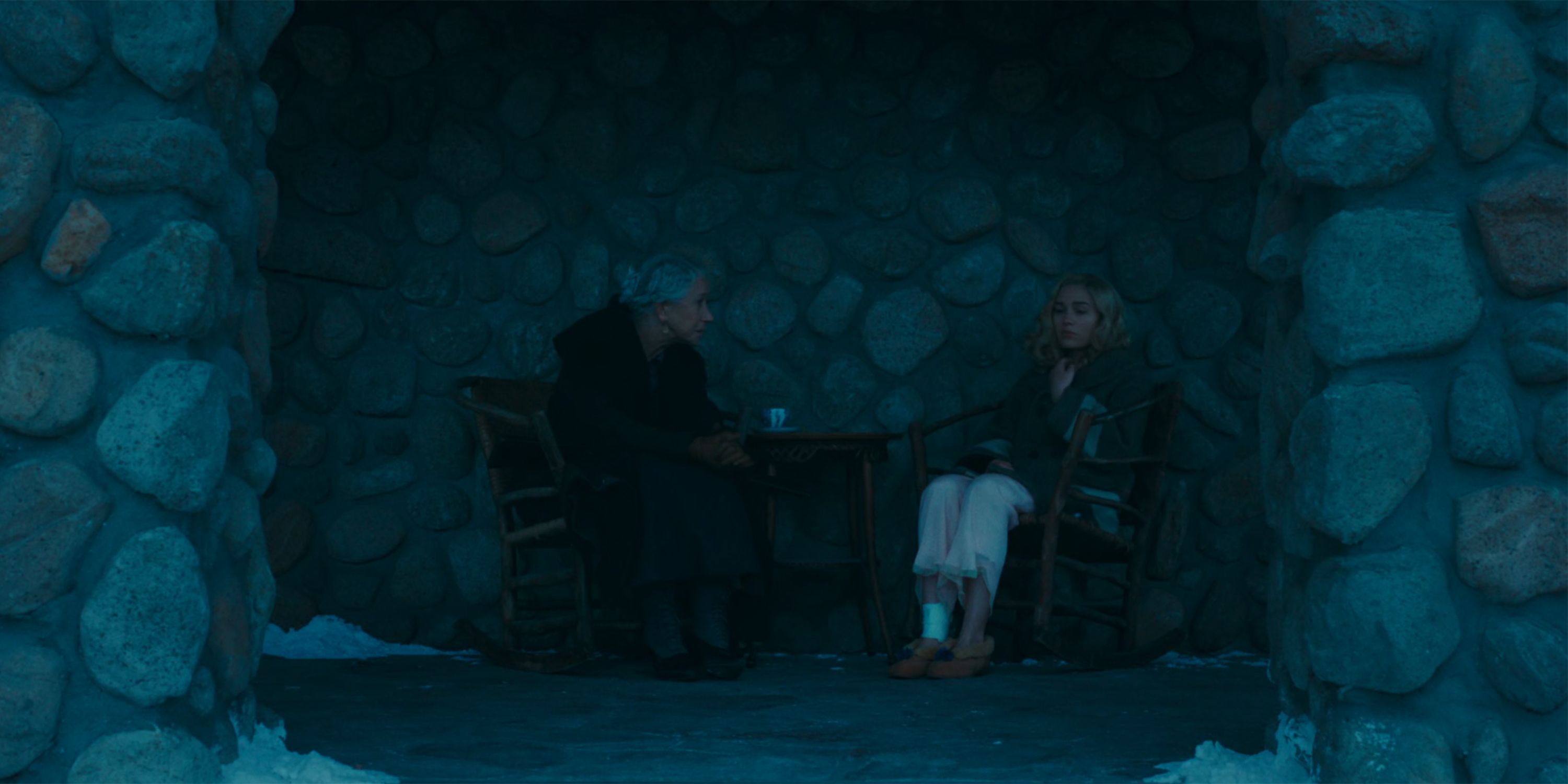 Cara & Liz sitting outside in 1923 season 2 episode 7