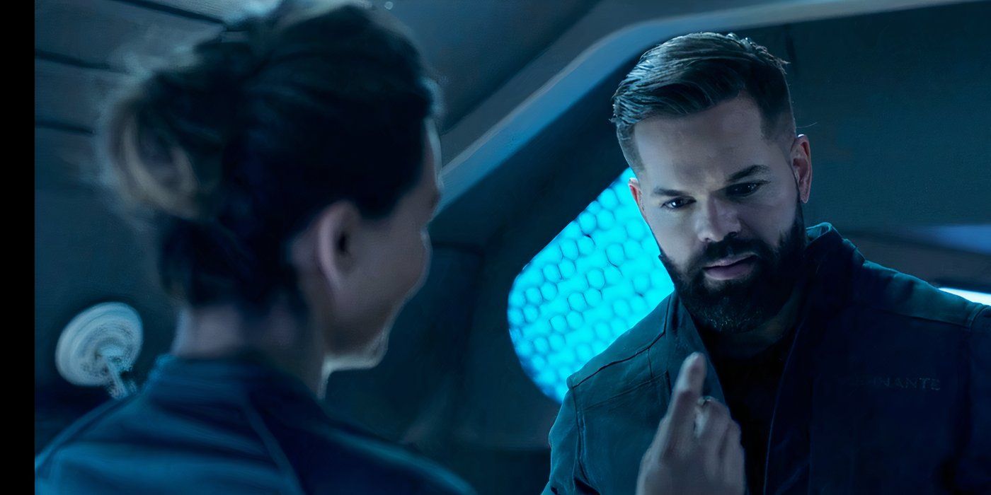 Clarissa giving Amos a badge in The Expanse.
