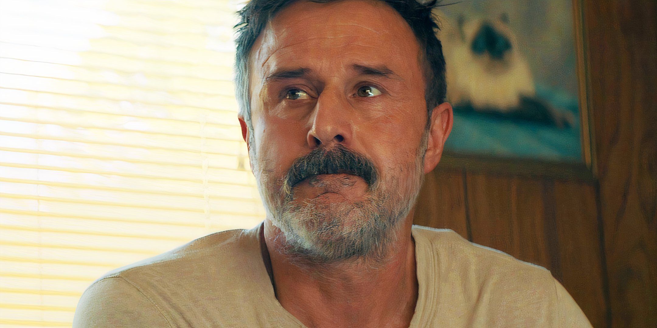 David Arquette looking to one side as Dewey in Scream (2022)