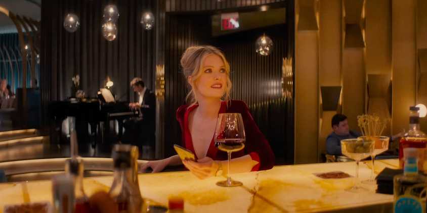 Violet (Meghann Fahy) in a bar in Drop