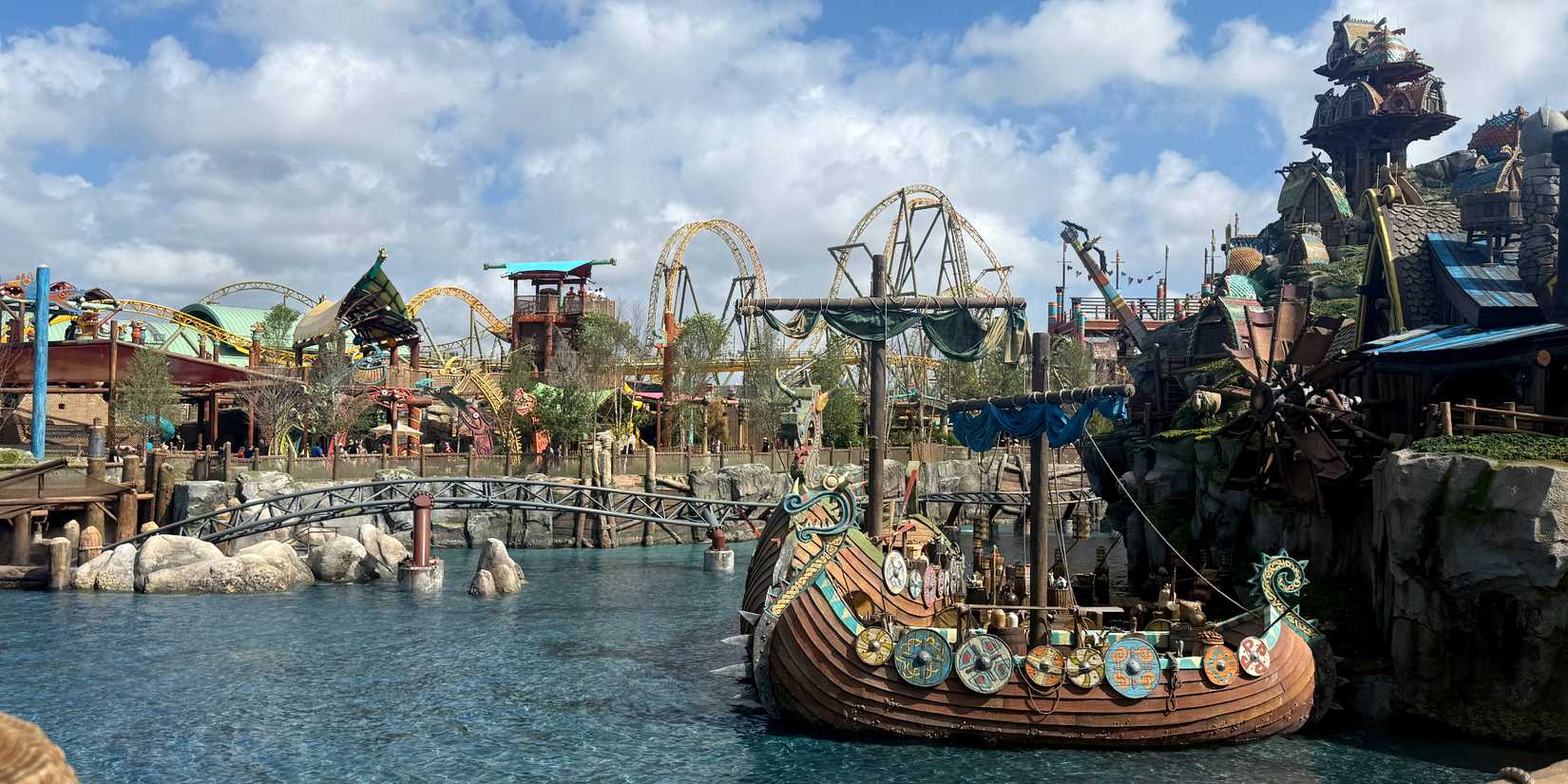 How to Train Your Dragon Isle of Berk park in Epic Universe