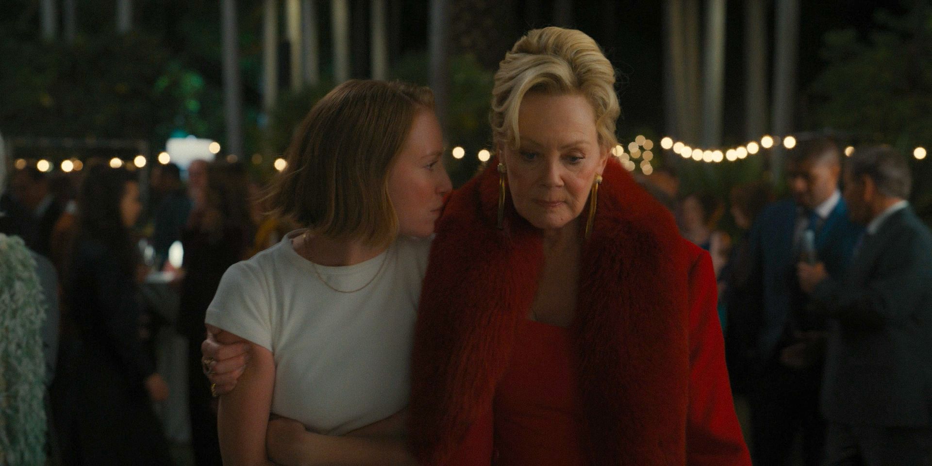 Deborah Vance (Jean Smart) moving Ava Daniels (Hannah Einbinder) in Hacks - S4; Ep 1