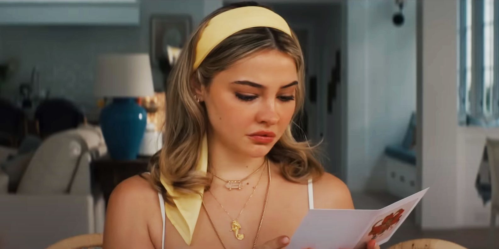 Madelyn Cline as Danica reads a card in I Know What You Did Last Summer (2025)