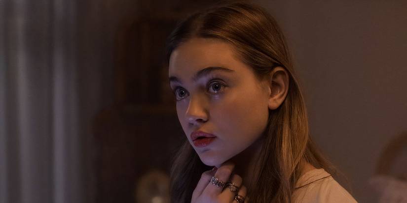 Isabel Gravitt as Ellie sitting on her bed in The Watcher