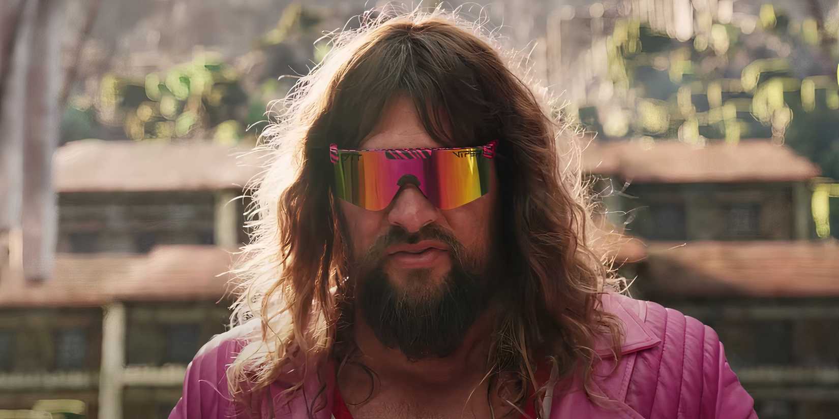 Jason Momoa as Garrett wearing his visors in A Minecraft Movie