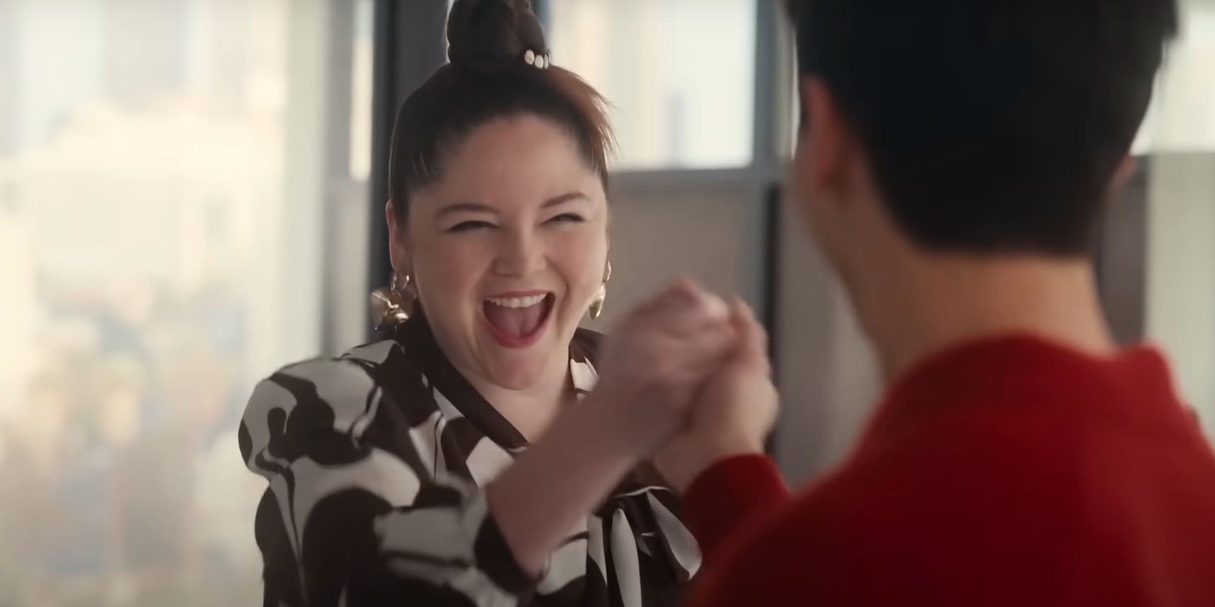 Kayla shakes Jimmy&rsquo;s hand in Hacks season 4