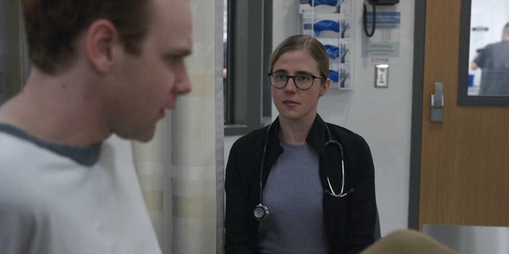 Dr. Melissa King (Taylor Dearden) speaking to an autistic patient with the lights off in The Pitt season 1, episode 7
