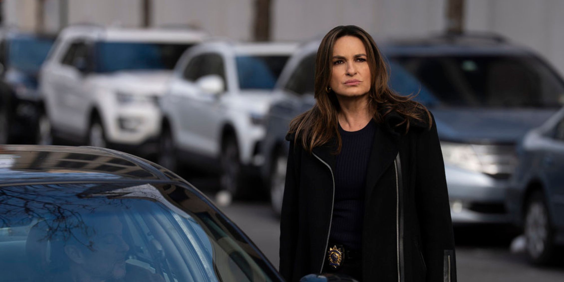 Law &amp; Order SVU Benson walking up to a car looking angry while a bearded driver looks at her