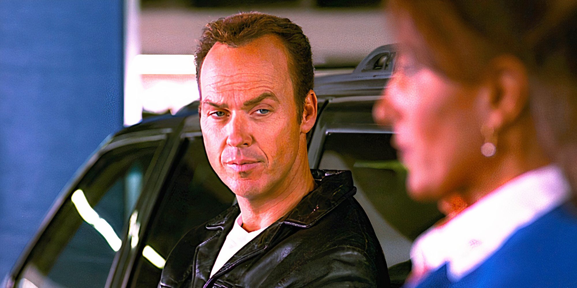 Michael Keaton eyes Pam Grier in a scene from Jackie Brown