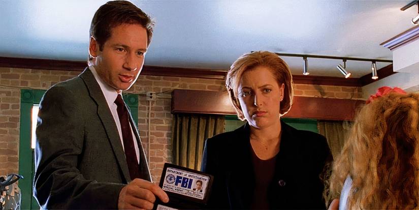 Mulder and Scully in The X-Files, flashing the badge in season 6
